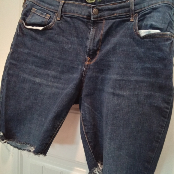 Old Navy Plus Size 16 Dark Blue Denim Bermuda Shorts Frayed Hem - Picture 2 of 9